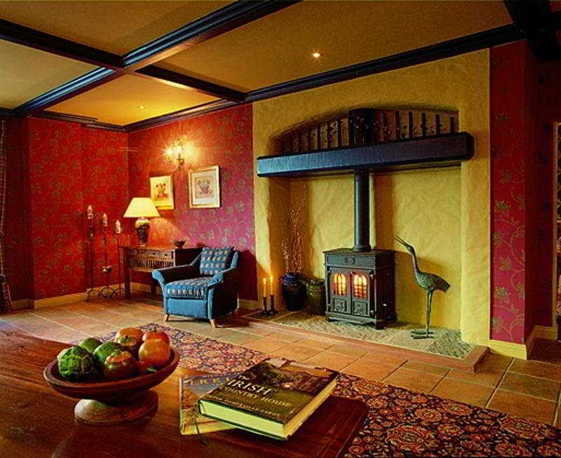 Whitegates Pub & Accommodation Cill Airne Kültér fotó
